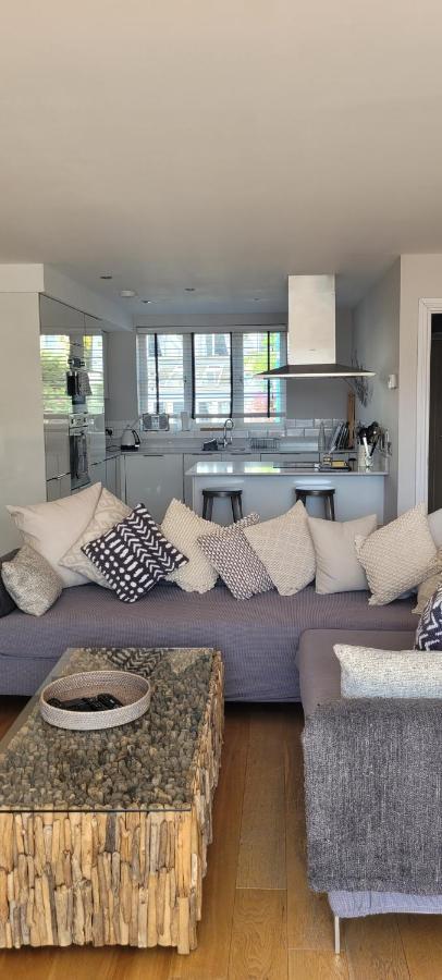 Central Modern Townhouse In Saundersfoot Villa Buitenkant foto
